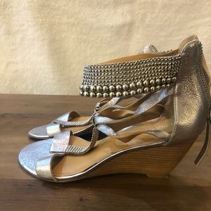Women’s sandal size 6